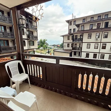 Apartment With Balcony - Emerald,